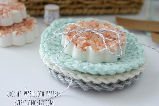 DIY Crochet Washcloths {Free Circle Pattern}