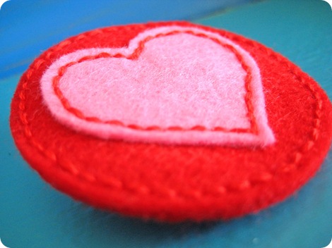 felt heart brooch 2