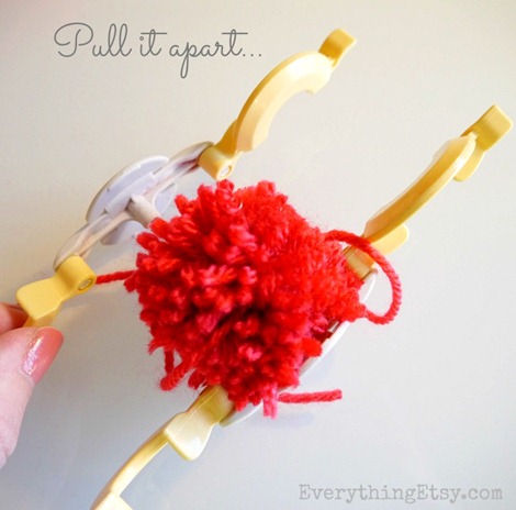 make a pom pom tutorial