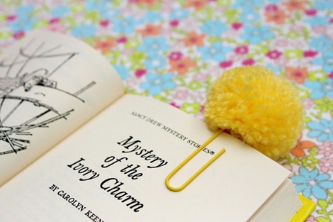 paperclip & pompom bookmarks ♥        