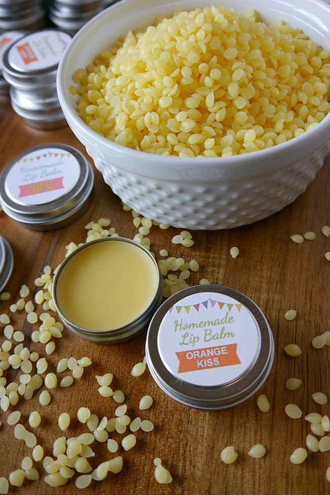 Homemade Lip Balm Recipe & Printable Labels {DIY Gift} 