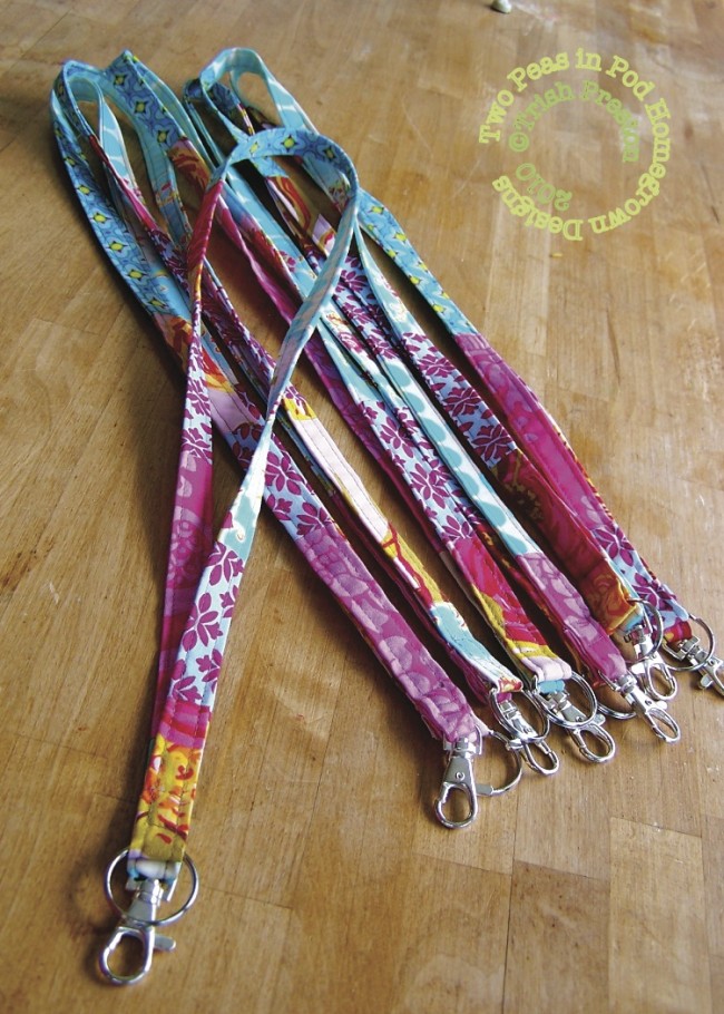 gifts to sew - DIY fabric lanyard