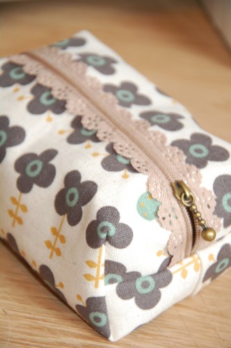 gifts to sew - zippered pouch