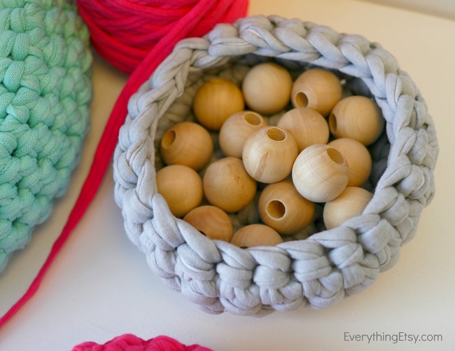 crochet storage bowl pattern - free on EverythingEtsy.com