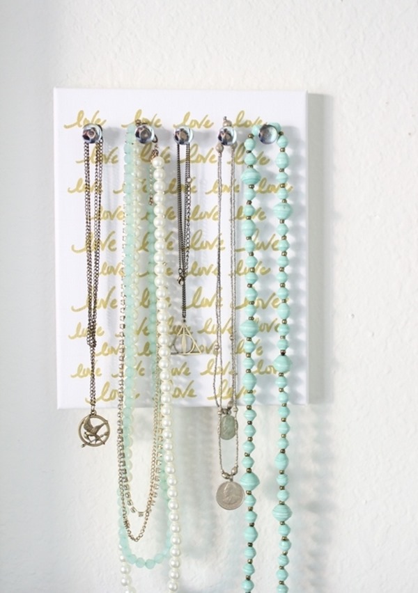 crafty ways to organize - necklace organizer