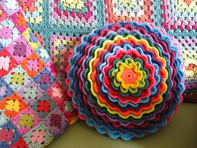 spring crochet pattern - spring flower pillow