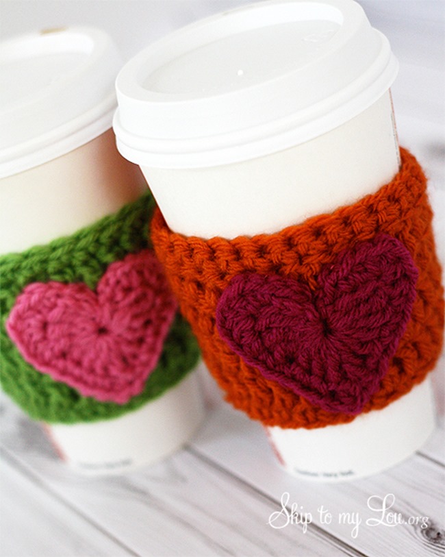 Free crochet pattern - heart coffee cozy