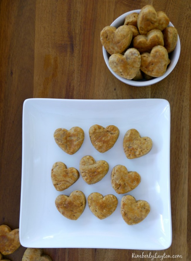 Homemade-Dog-Treats-Peanut-Butter-Hearts-KimberlyLayton.com_-e1423438724947