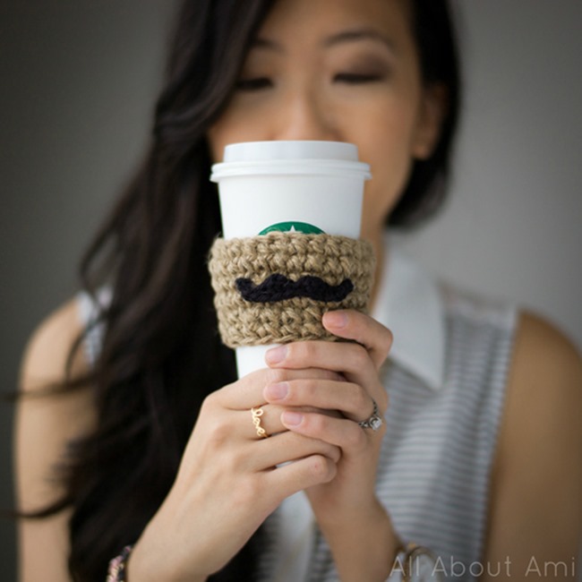 free crochet pattern - coffee cozy mustache