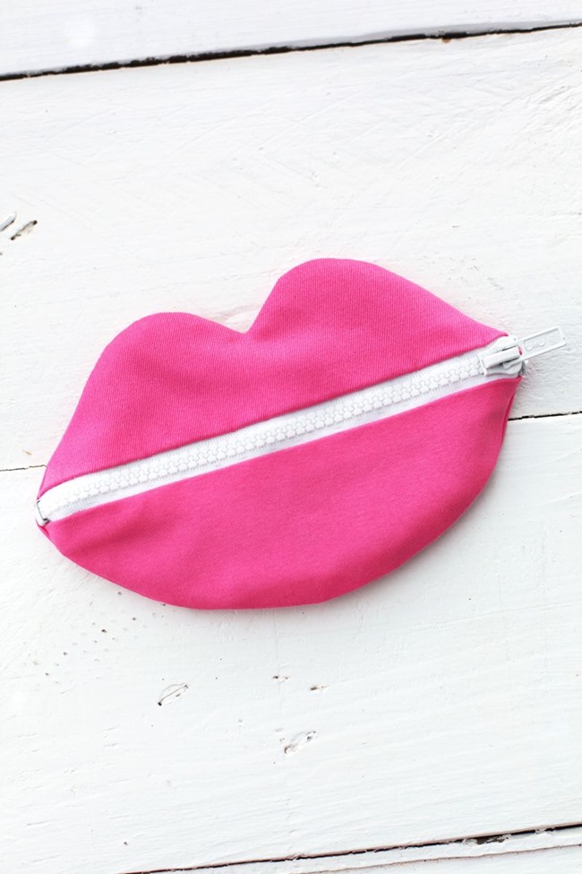 zipper lips pouch - a beautiful mess