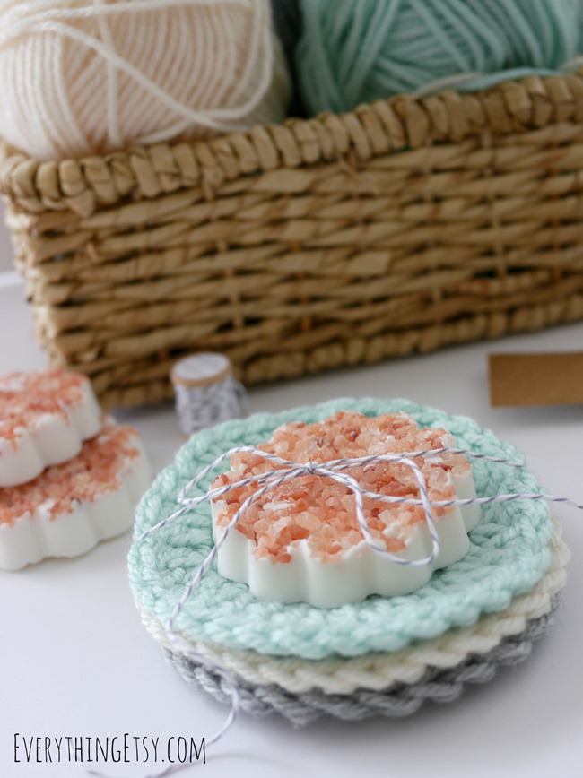 DIY Circle Washcloth Crochet Pattern on EverythingEtsy.com