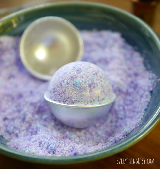 Aromatherapy Bath Bomb Tutorial - EverythingEtsy.com 