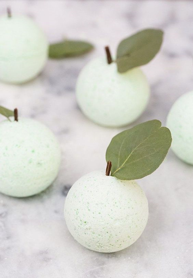 Fall DIY Gift Ideas - Green Apple Bath Bomb - EverythingEtsy