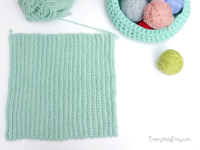 Making a crochet hat - free pattern on EverythingEtsy.com