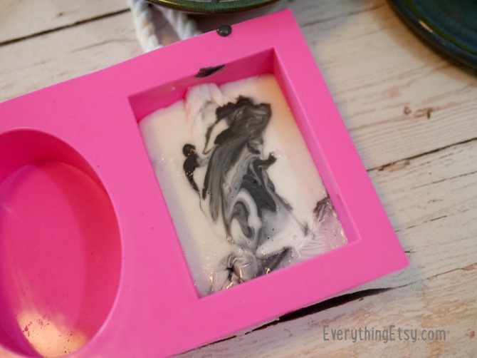 DIY Swirl soap - EverythingEtsy.com