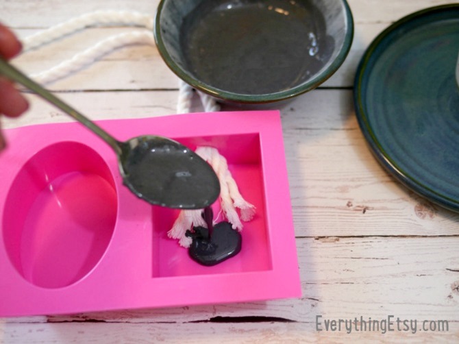 Making swirl soap - EverythingEtsy.com