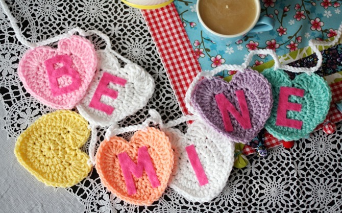 12 Crochet Valentine's Day Projects {Free Patterns} - Conversation Hearts