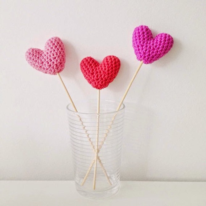 12 Crochet Valentine's Day Projects {Free Patterns} - Heart bouquet