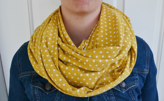 101 Fall Sewing Tutorials - EverythingEtsy.com - Cozy Cowl Scarf Tutorial