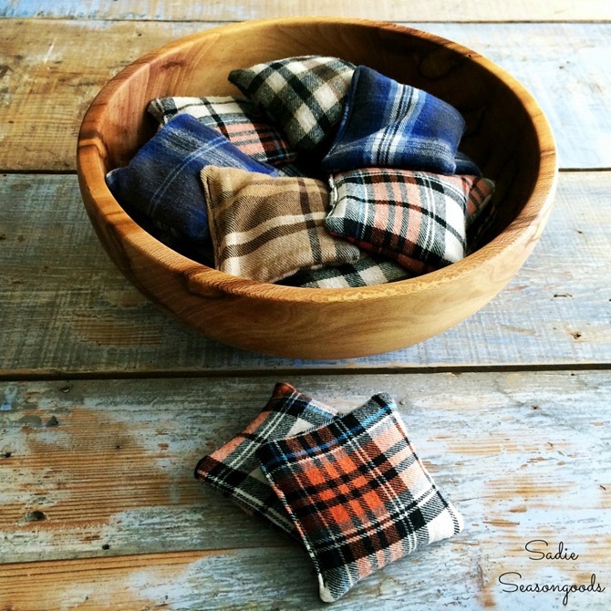 101 Fall Sewing Tutorials - EverythingEtsy.com - Flannel Hand Warmers