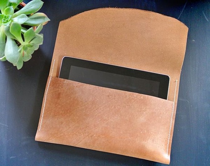 101 Fall Sewing Tutorials - EverythingEtsy.com - Leather Tablet Case Tutorial