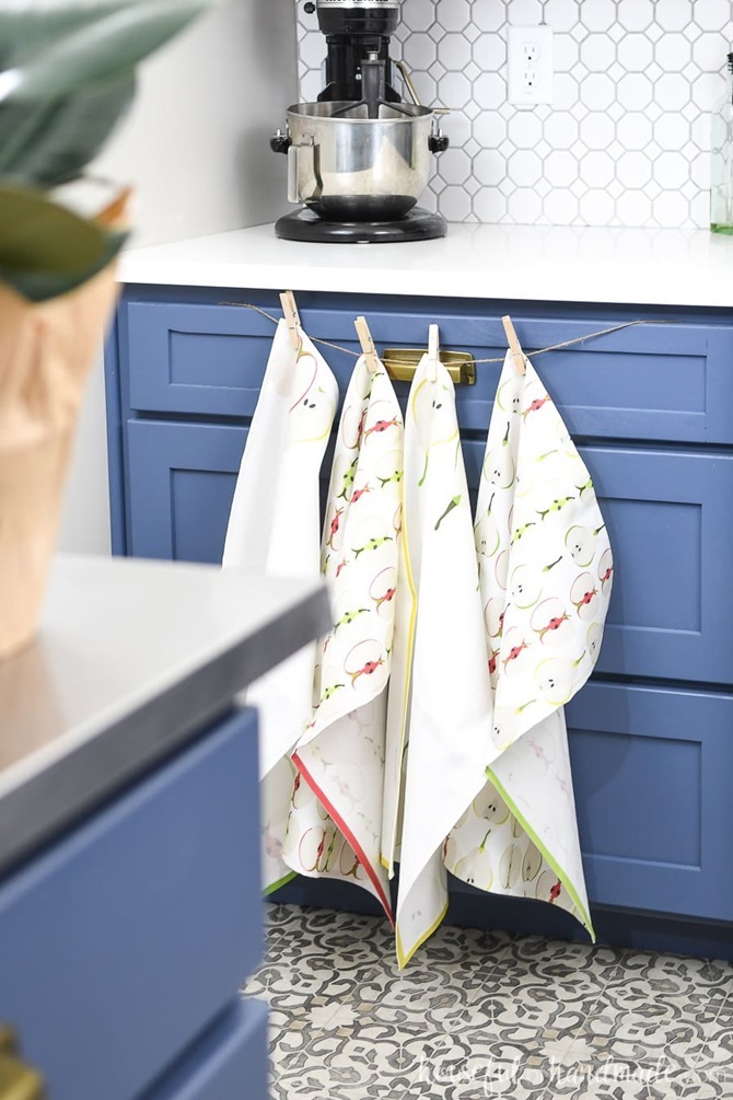 101 Fall Sewing Tutorials - EverythingEtsy.com - Tea Towel DIY