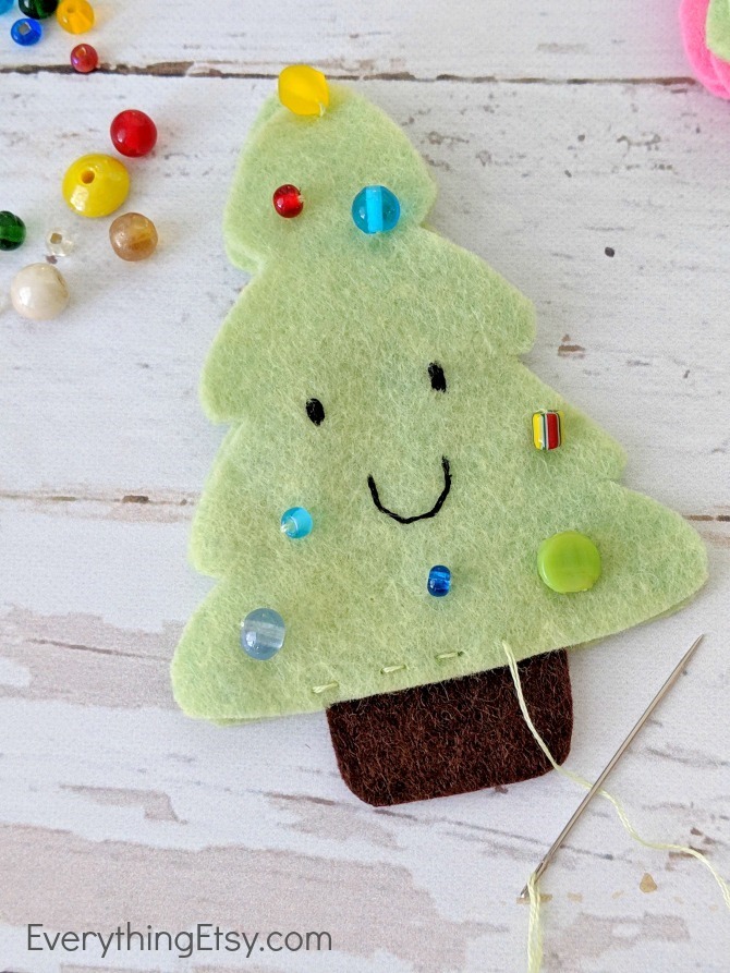 Felt Christmas Tree Ornament - Start stitching - EverythingEtsy.com