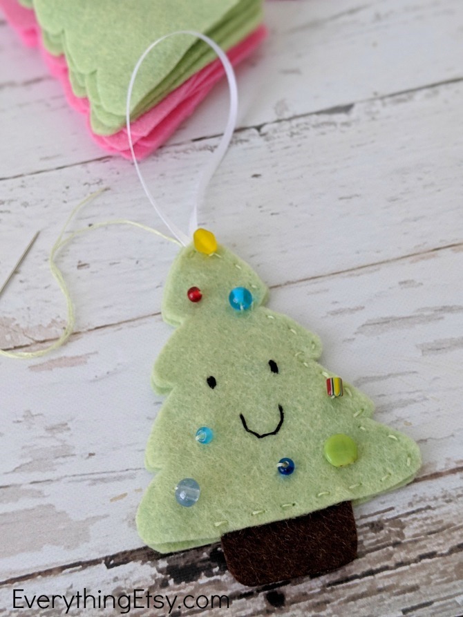 Felt Christmas Tree Ornament - Stitch it up - EverythingEtsy.com