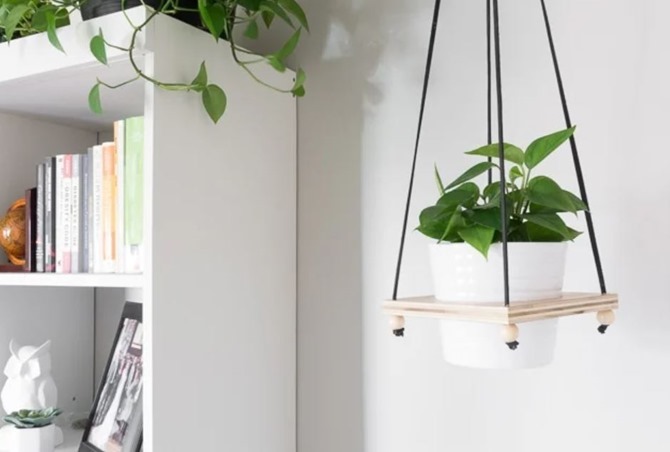 15 DIY Gifts for Plant Lovers - EverythingEtsy.com - Hanging Plant Holder