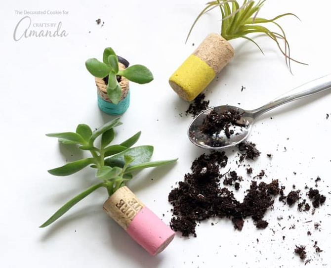 15 DIY Gifts for Plant Lovers - Wine Cork Planter Magnets - EverythingEtsy