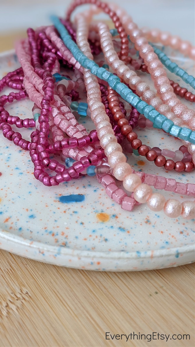 DIY Easy Stretchy Beaded Bracelet–Handmade Gift Idea 