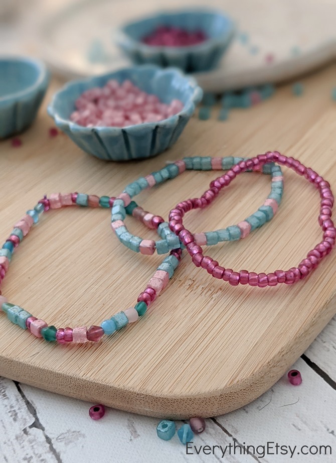 Making easy beaded bracelets - stretchy - EverythingEtsy.com